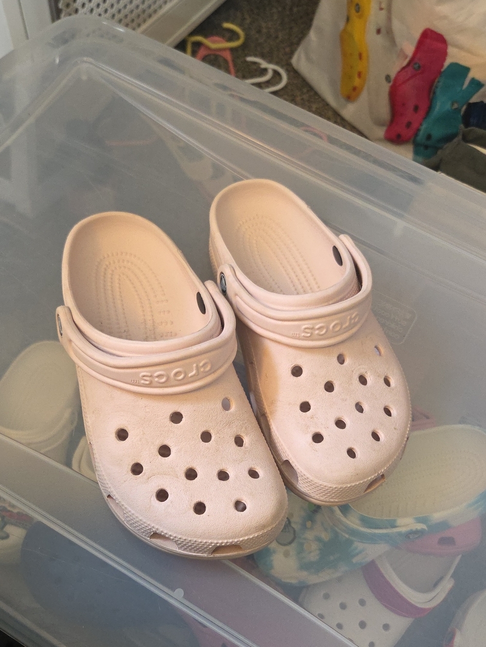 CROCS Classic Clog in Pale Pink